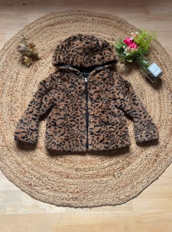 🌺Veste avec capuche en fausse fourrure au motif léopard marron et noir Taille 24mois/92cm🌺