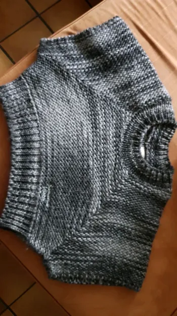 Pull court grosses mailles