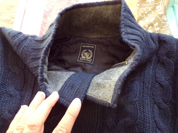 Gilet marine épais taille M neuf - photo numéro 2