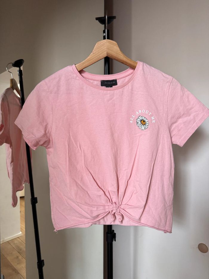 t-shirt crop court rose faussement noué