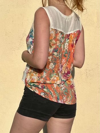 Blouse / tunique sans manches asymétrique et fleuris