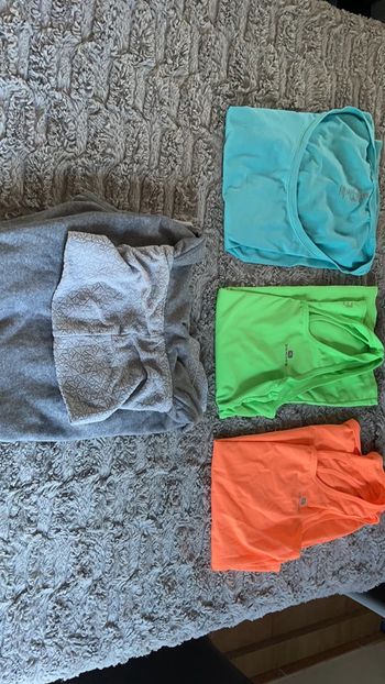 Lot de 4 haut Domyos sport taille 38