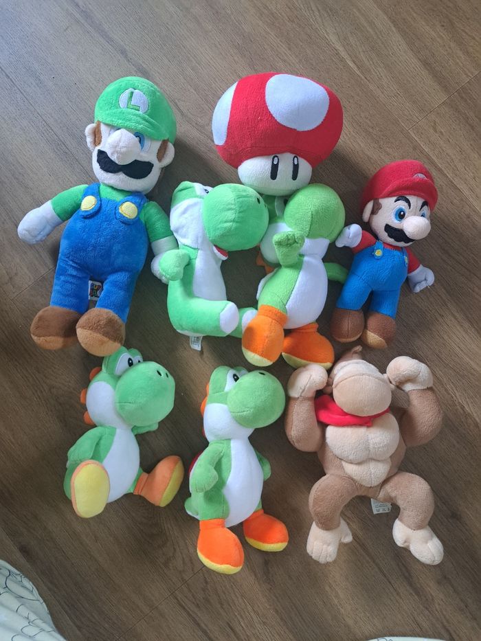 Lot peluche mario, yoshi,luigi etc