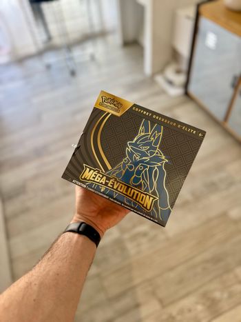 Coffret Dresseur d'Élite Pokémon Méga-Lucario – Neuf Scellé (Défaut)