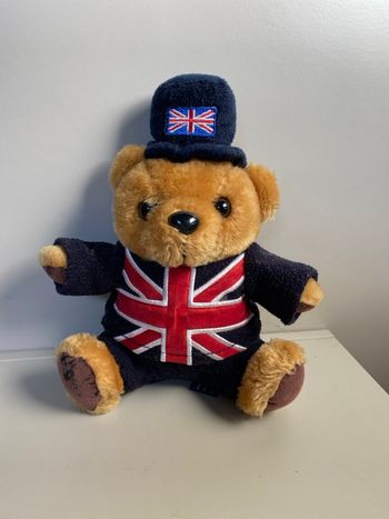 Ours en peluche avec drapeau britannique