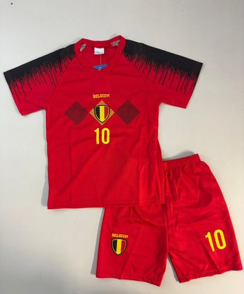 Ensemble sport de football pour enfants. 10 ans