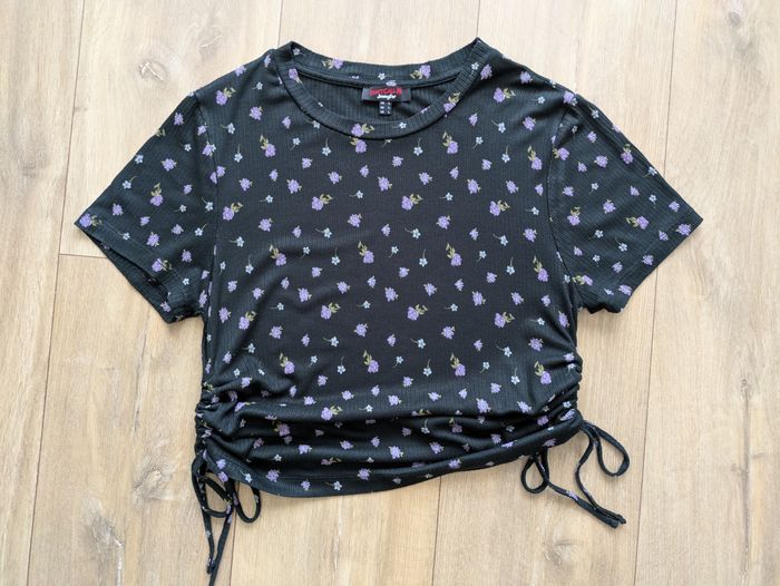 Tee-shirt Jennyfer ( taille L  taille petit ) - photo numéro 3