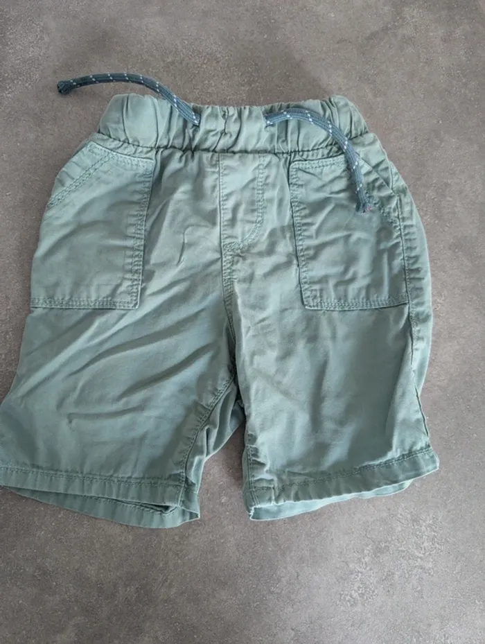 Short 23 mois