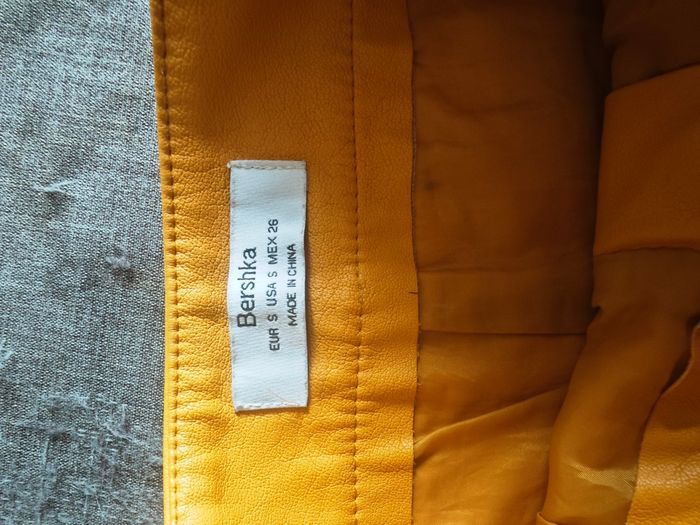 Jupe en simili  taille S parfait état - photo numéro 4