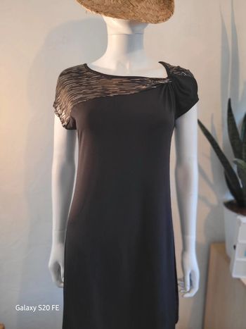 Muni robe noire ou tunique