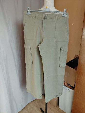 Très beau pantalon cargo femme T 44