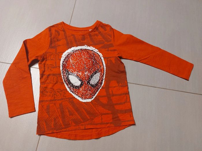 Tee shirt manches longues spiderman à sequins
