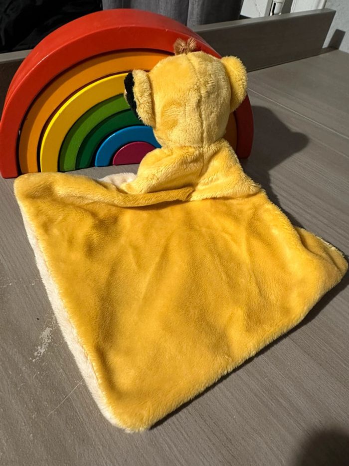 doudou simba disney NIcotoy carré plat jaune "le Roi Lion" - photo numéro 2