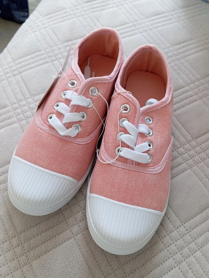 Paire de Tennis rose neuve