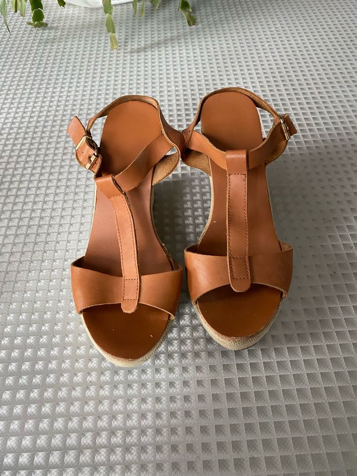 Chaussures compensées à lanières - photo numéro 2