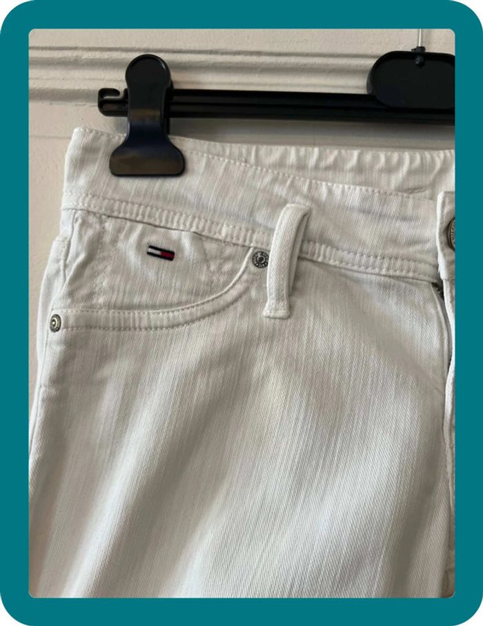 Jean Capri 7/8 blanc stretch taille 28 - Tommy Hilfiger - photo numéro 2