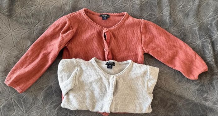 Lot 2 gilets Kiabi 12 mois - photo numéro 3