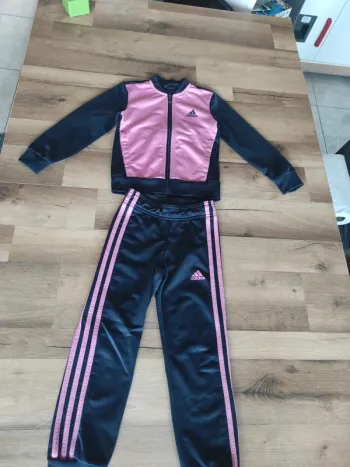 Tenue de sport adidas 4 ans
