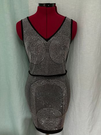 Ensemble top et jupe noire avec strass