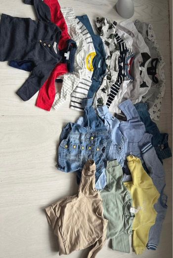 Lot vêtements bébé 6 mois 44 pièces