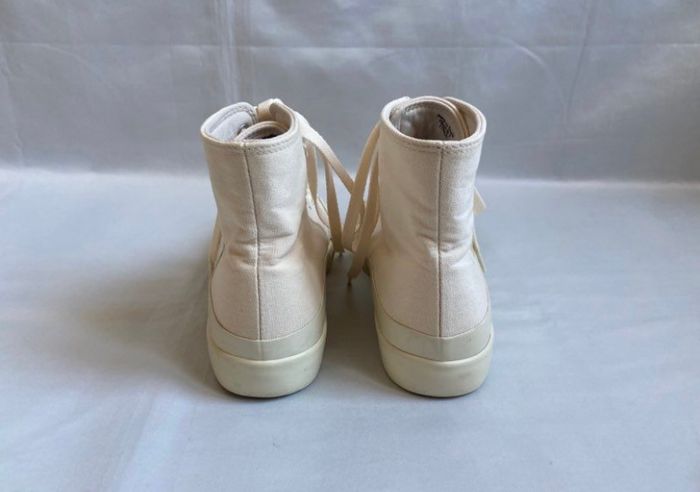 Paire de baskets montantes végan couleur crème Monki pointure 36 - photo numéro 4