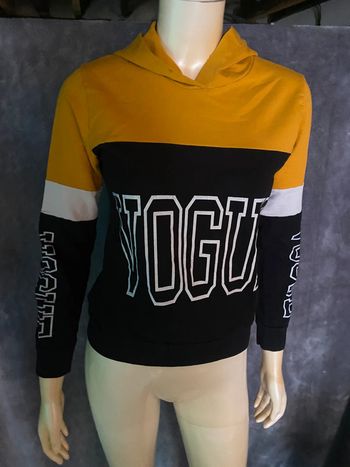 Haut à capuche noir et jaune moutarde taille unique