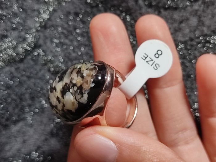 Bague originale pierre multicolore noire dorée Taille 8 Neuve - photo numéro 3