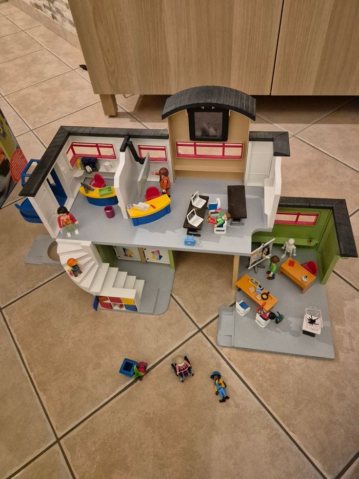 Playmobil 9453 école aménagée - photo numéro 3