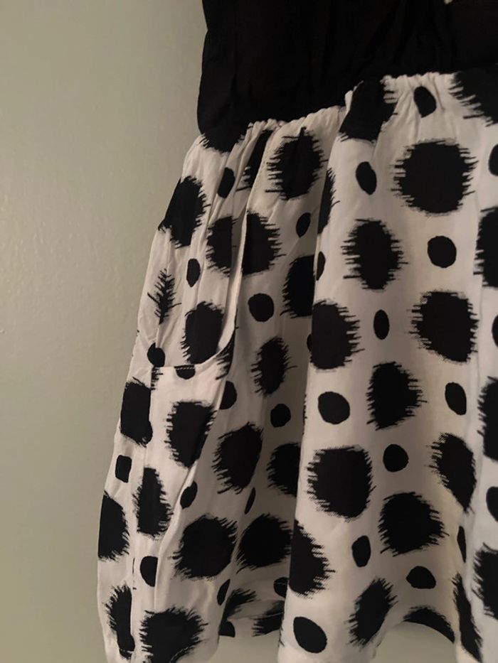 Robe noire et blanche sans manches taille 3 - 4 ans - photo numéro 3