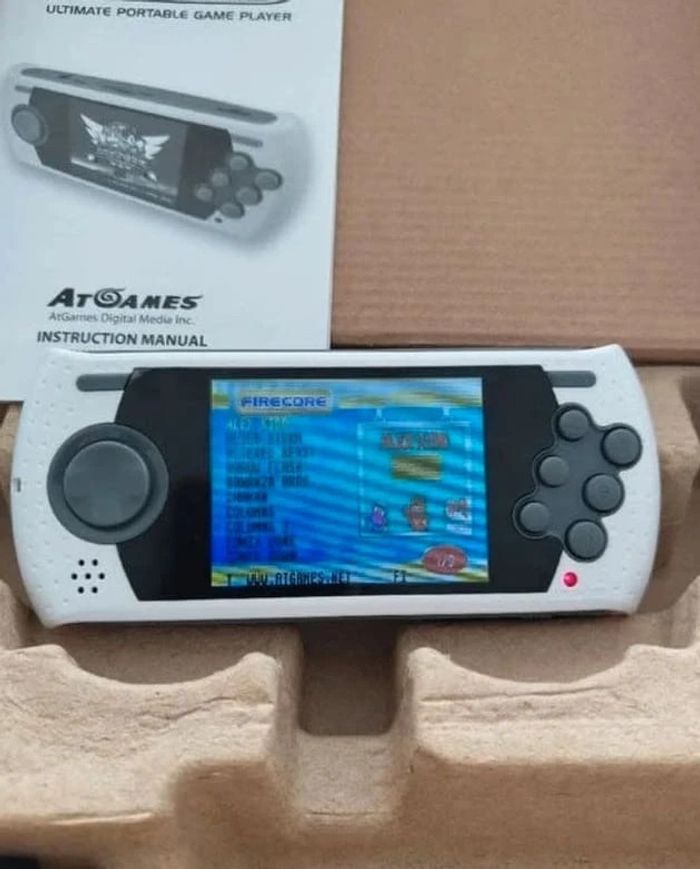 Console Sega Mega drive portable 25ème anniversaire sonic - photo numéro 4