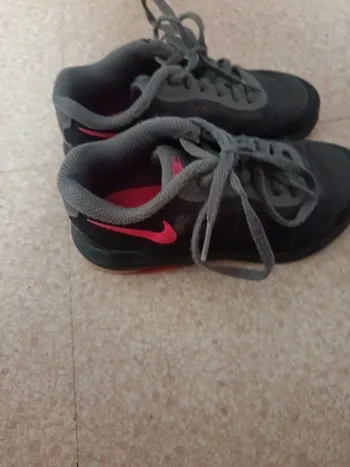 Chaussures Nike pointure 28