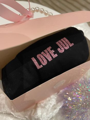 Pink Jul Box t-shirt noir rose paillettes