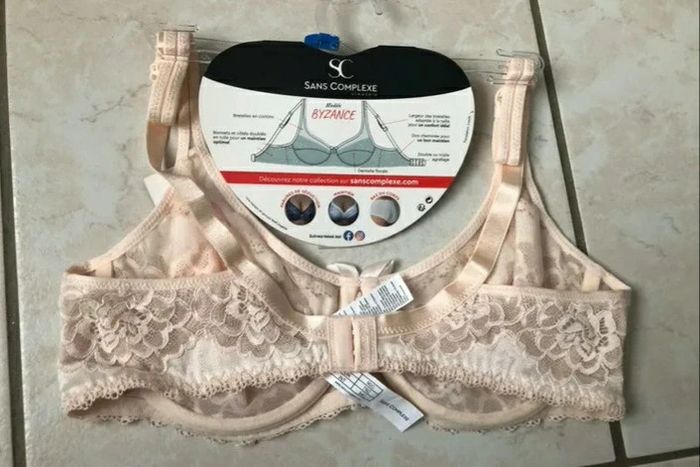 Soutien-gorge sans complexe couleur pêche taille 90c neuf avec son etiquette - photo numéro 2