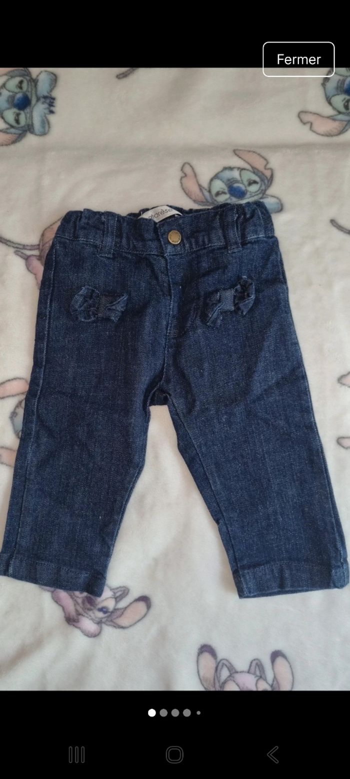 Jean 6 mois fille en très bon état