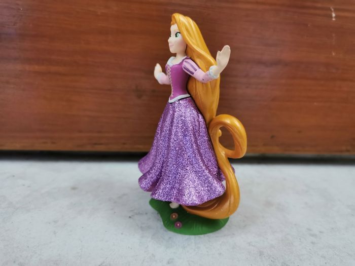 Figurine princesse raiponce /disney - photo numéro 3
