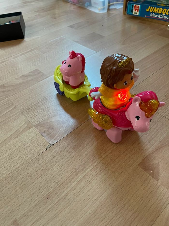 Claire et sa licorne Tut-tut copain - photo numéro 2