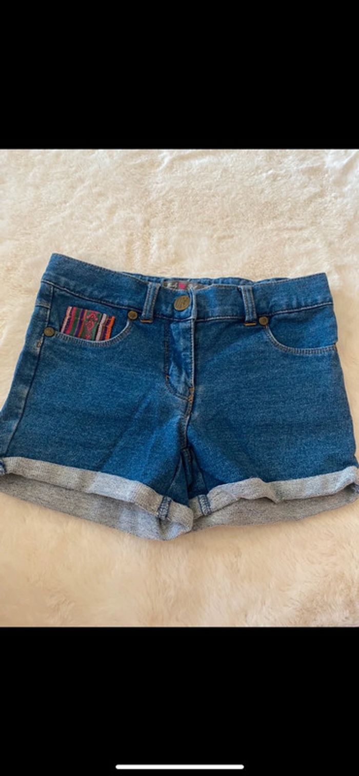 Short fille