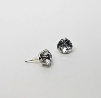 Paire de boucles d'oreilles. Neuve. 6A
