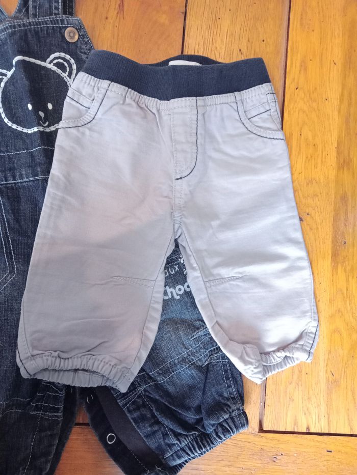 Lot de 2 pièces : salopette et pantalon taille 6 mois - photo numéro 3