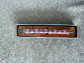 Stylo bille carreaux rose et blanc