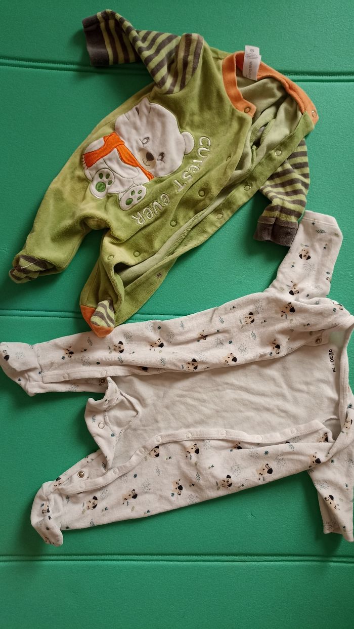 Lot pyjamas et boddies 3 mois