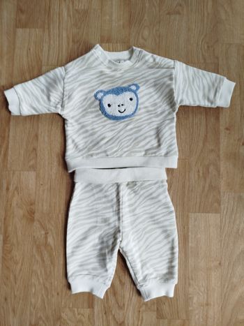 Ensemble pantalon et pull taille 1 mois
