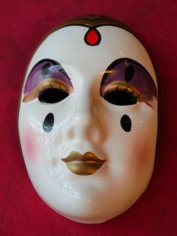 Masque de pierrot en céramique