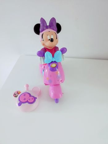 Scooter Minnie télécommandé