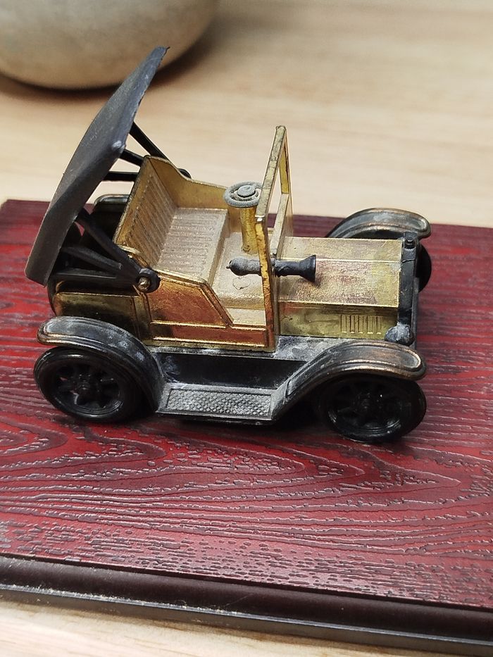 Voiture ford 1917 sur plaque - photo numéro 6