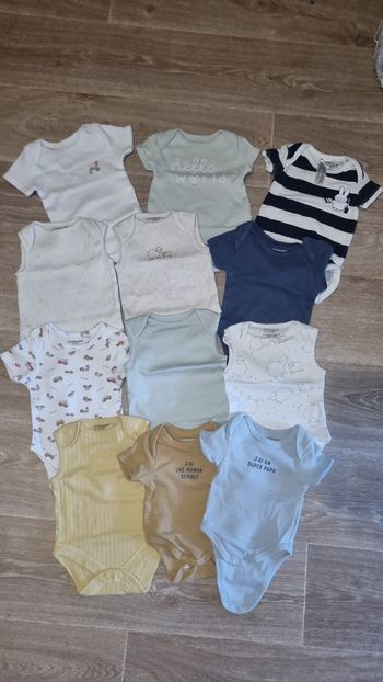Bodies MC bébé 1 mois