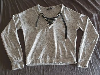 Sweat court gris et lacets