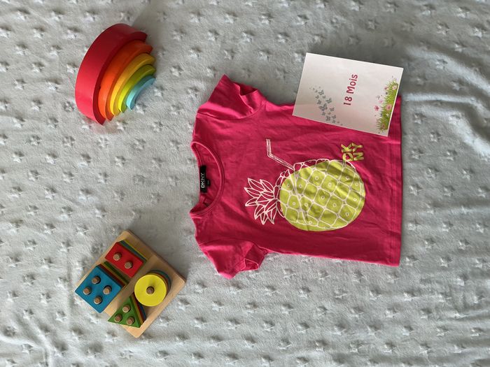 teeshirt manches courtes rose fuchsia impression ananas jaune 18 mois DKNY - photo numéro 2