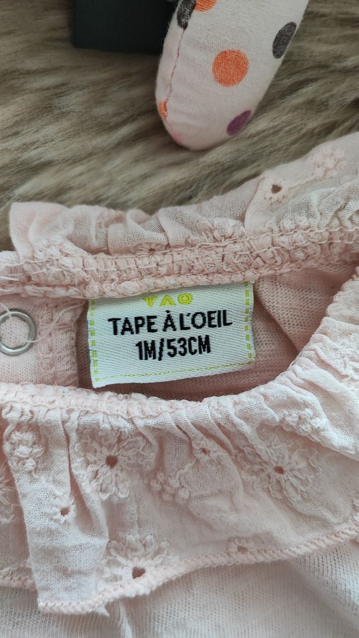 Barboteuse rose tape à l'oeil 1 mois - photo numéro 4