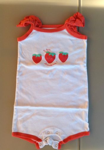 body blanc et rouge à motifs framboises Kitchoun 18 mois fille